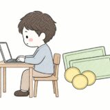 ノートPCに向かう人とお金（カードの金利・手数料率の記事）