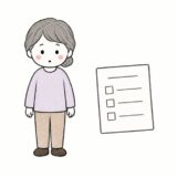 書類を前に立つ年配の人（カード払いのクーリング・オフの記事）