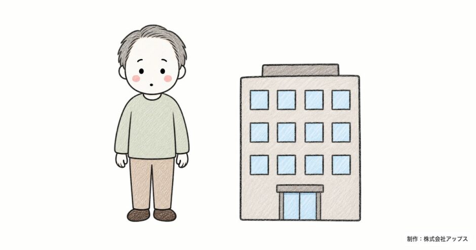 建物の前に立つ年配の人（成田空港のカードラウンジの記事）