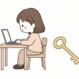 ノートPCに向かう人と鍵（PayPalのアカウント制限の記事）
